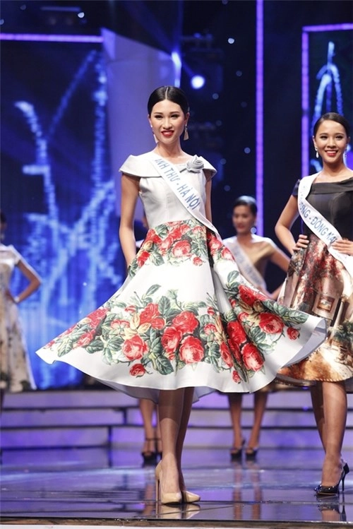 Thí sinh hkad chia tay trong nước mắt