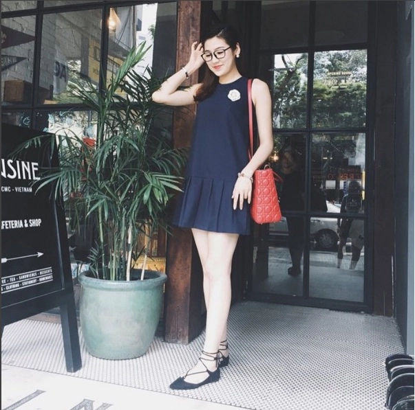 Bất ngờ khi bóc giá váy của á hậu tú anh