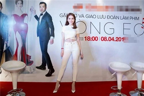 Cách diện trang phục trắng tinh khôi