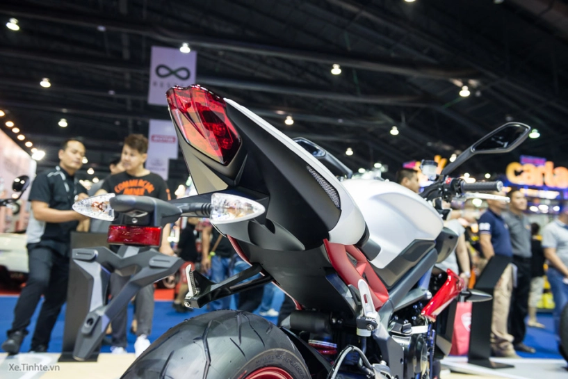 Cận cảnh triumph street triple rx phiên bản đặc biệt