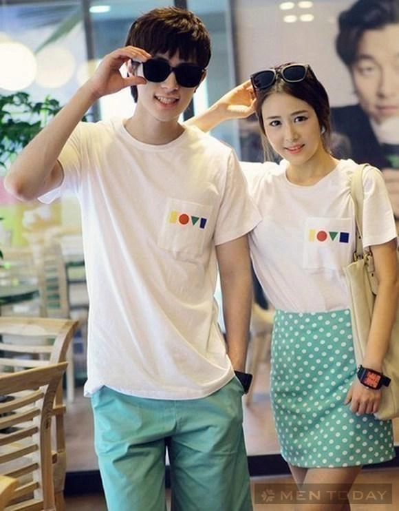 Cặp đôi lãng mạn với đồ đôi đi biển màu sắc sặc sỡ