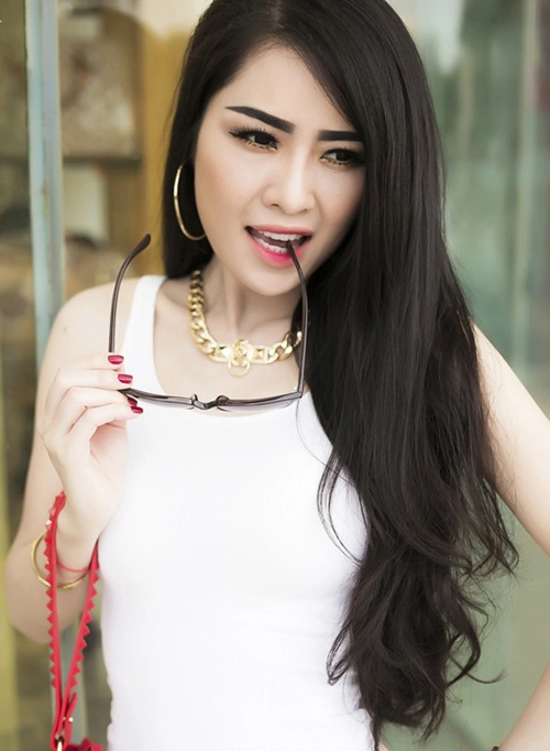 Chân mày sâu róm không ai muốn nhìn
