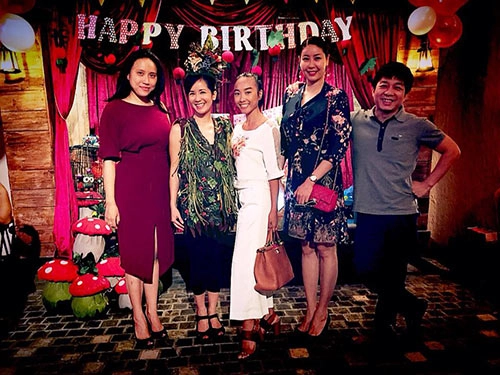 Con gái hồng nhung vui vẻ đón sinh nhật