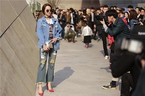 Denim sẽ khiến con gái đứng ngồi không yên hè này