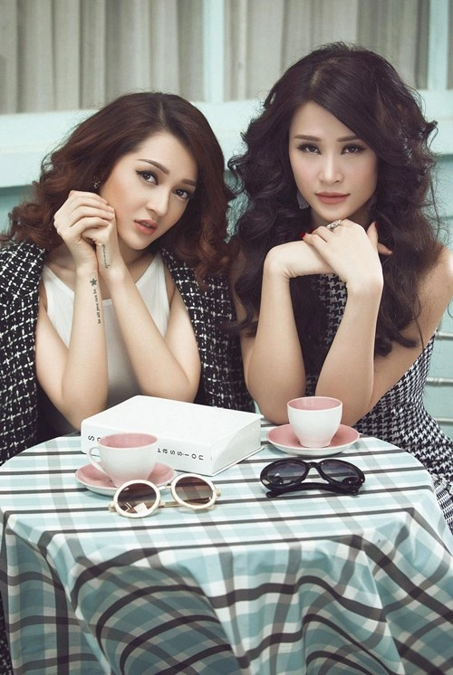 Đông nhi bảo anh diện trang phục song sinh đầy cá tính