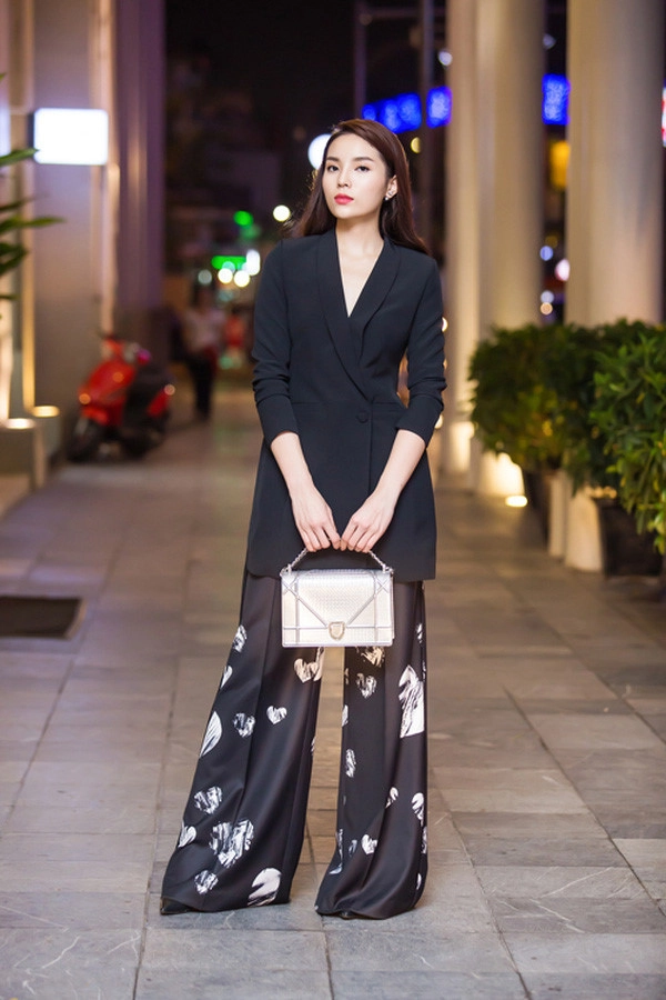 Hari won mặc gợi cảm với loạt sao đình đám