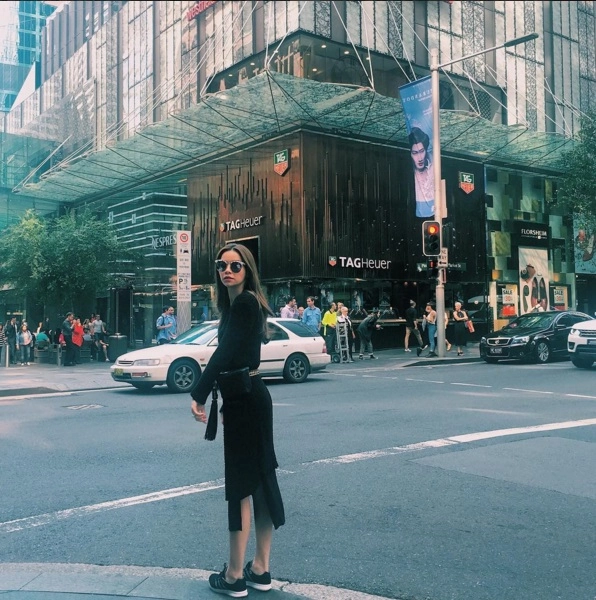 Hồ ngọc hà trổ tài mix túi đeo thắt lưng độc đáo