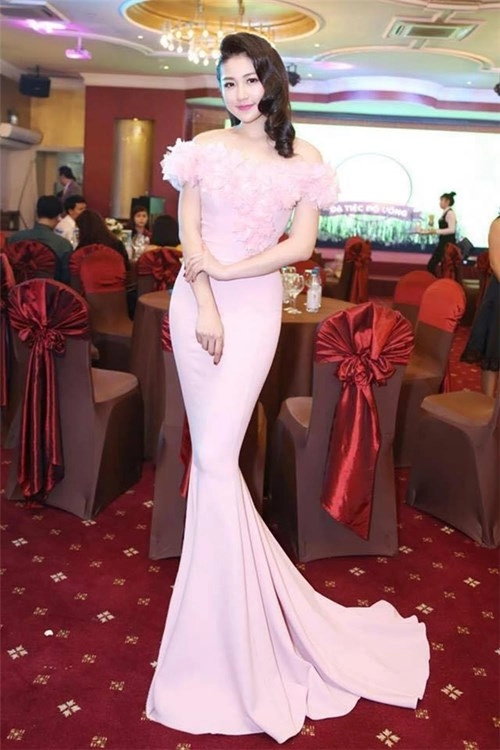 Hoa hậu đặng thu thảo mặc váy nhái