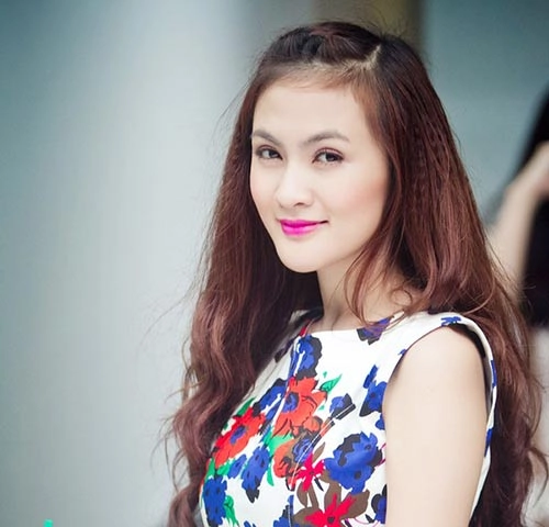 Hot girl kelly thừa nhận đã nhiều lần sửa cằm