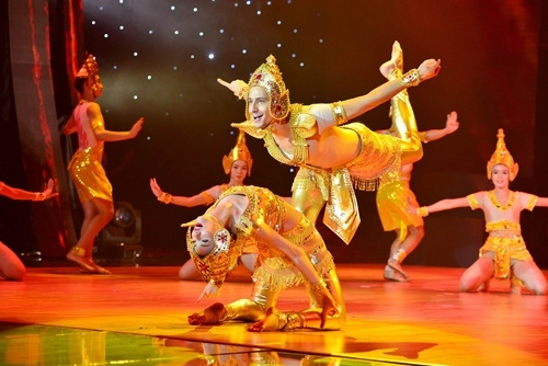 Jennifer phạm lắc hông gợi cảm lả lơi hóa thị hến