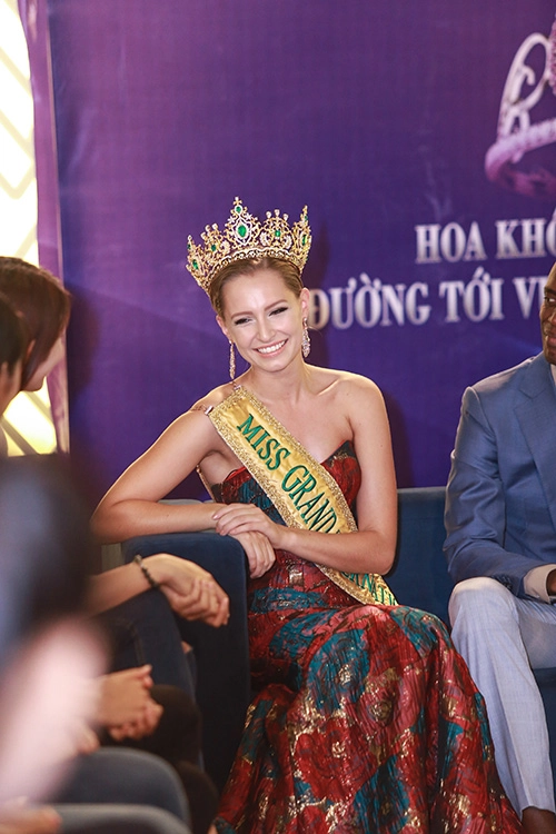 Lan khuê được mời thi hoa hậu