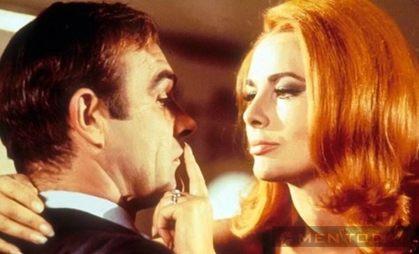 Những độc chiêu sát gái của james bond