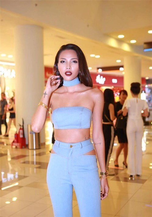 Những kiểu bra top đốt mắt khán giả