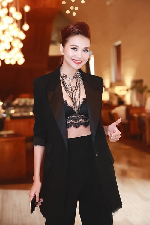 Những kiểu bra top đốt mắt khán giả