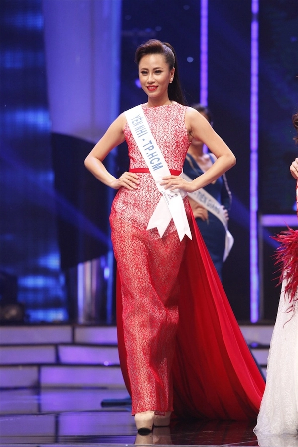 Siêu mẫu hà anh chỉnh thí sinh ngay trên sóng trực tiếp