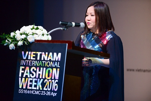 Thanh hằng giản dị vẫn sáng bừng tại họp báo