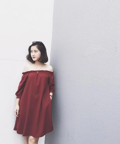 Thiếu nữ việt mặc áo trễ vai có hút hồn