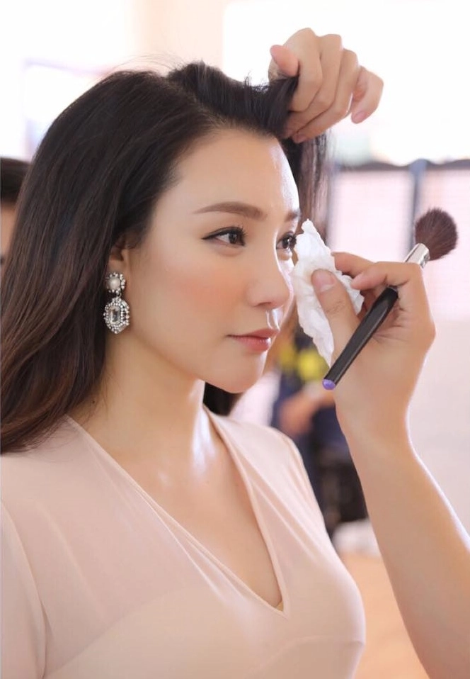 Thủy tiên vẫn sang chảnh với hoa tai giá rẻ