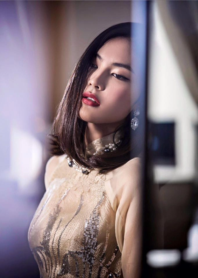 Thủy tiên vẫn sang chảnh với hoa tai giá rẻ