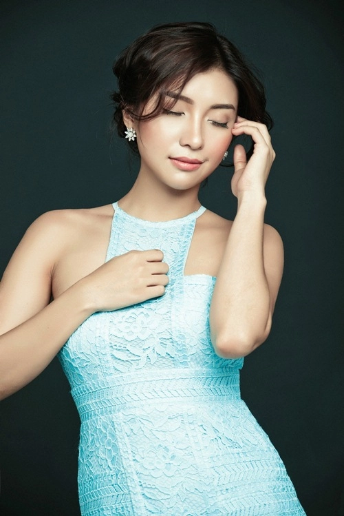 Tiêu châu như quỳnh đẹp lạ lùng khi make up thế này