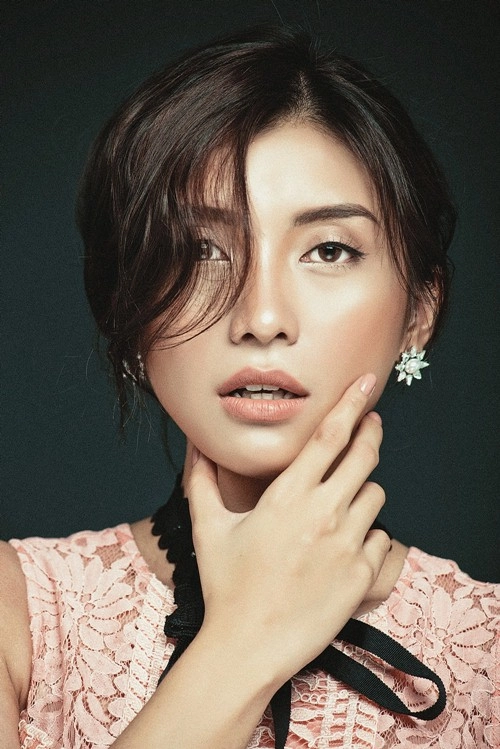 Tiêu châu như quỳnh đẹp lạ lùng khi make up thế này