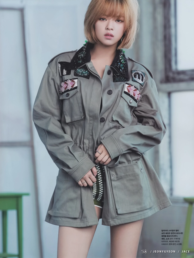 Twice xuất hiện đầy quyến rũ trên bìa tạp chí danh tiếng