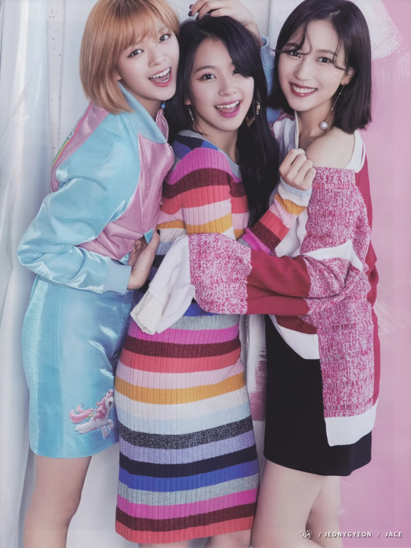 Twice xuất hiện đầy quyến rũ trên bìa tạp chí danh tiếng