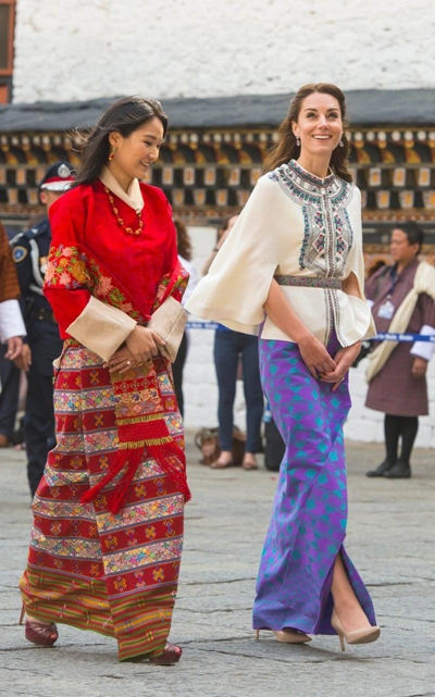 Váy thăm bhutan của kate middleton giá hơn 1500 usd