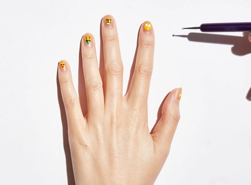 Vẽ nail cực thời trang với bộ cảm xúc độc đáo