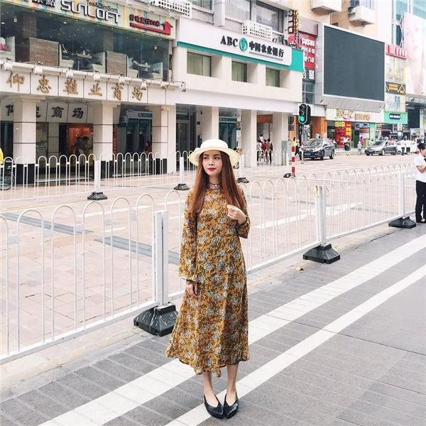 Xuống phố cuối tuần điệu đà như hai nàng