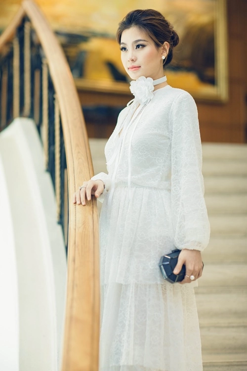 Á hậu diễm trang tắm sữa chua để da như em bé