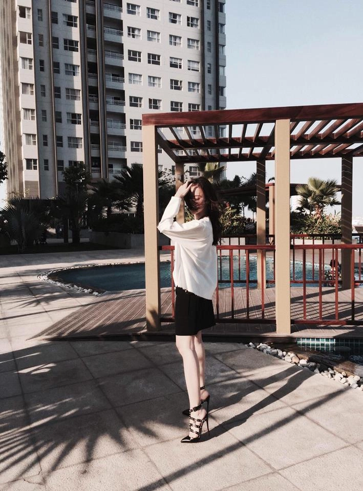 Angela phương trinh vẫn sành điệu với túi xách trăm ngàn