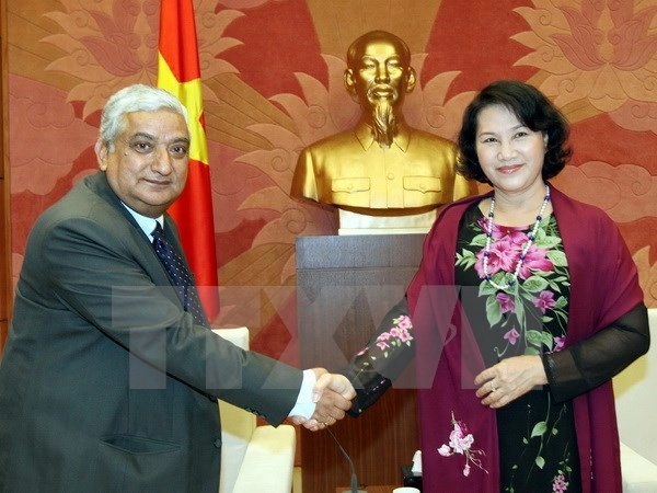 Áo dài đẹp mắt của chủ tịch qh nguyễn thị kim ngân