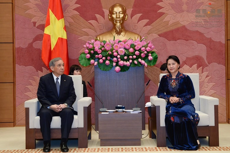 Áo dài đẹp mắt của chủ tịch qh nguyễn thị kim ngân