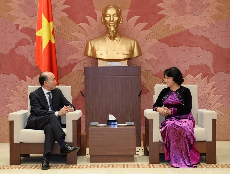 Áo dài đẹp mắt của chủ tịch qh nguyễn thị kim ngân