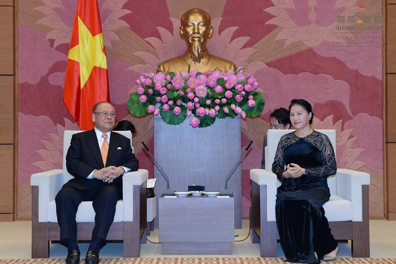 Áo dài đẹp mắt của chủ tịch qh nguyễn thị kim ngân