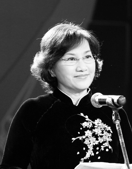 Áo dài đẹp mắt của chủ tịch qh nguyễn thị kim ngân