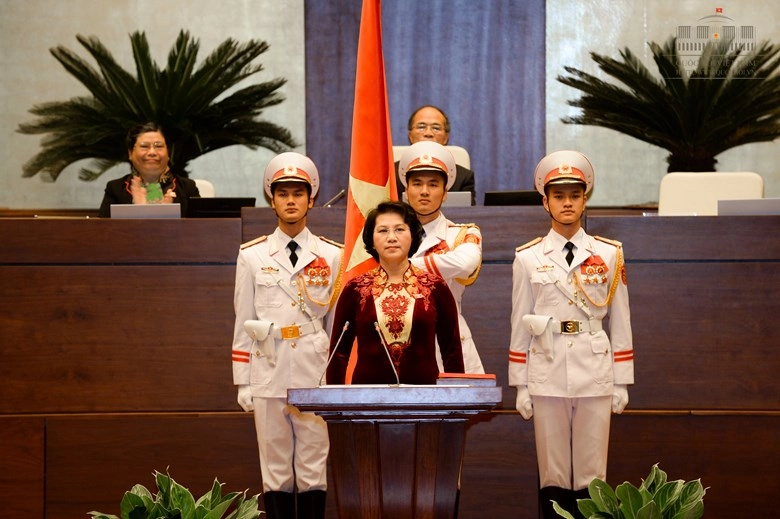Áo dài đẹp mắt của chủ tịch qh nguyễn thị kim ngân