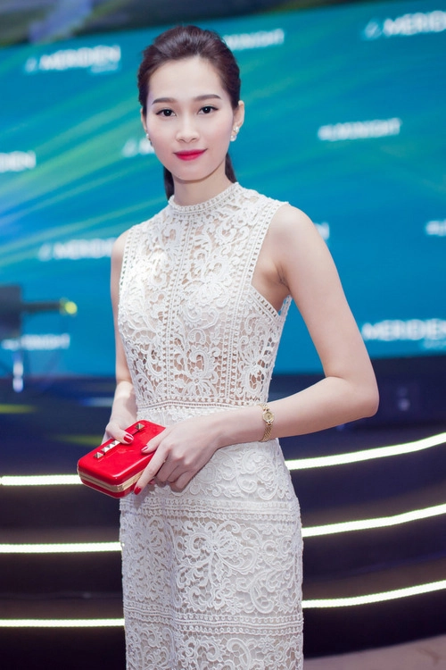 Hai nàng hoa hậu yêu váy ren cuồng nhiệt thu thảo và phạm hương