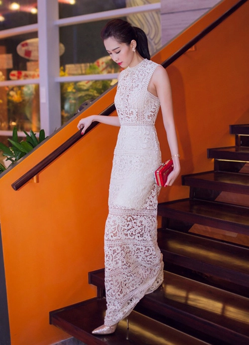 Hai nàng hoa hậu yêu váy ren cuồng nhiệt thu thảo và phạm hương