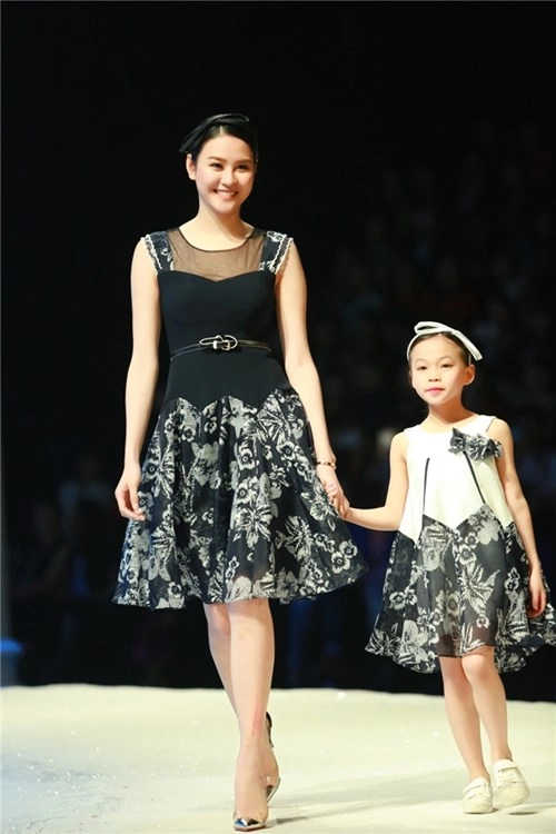 Hoàng thùy đón đầu xu hướng thời trang xuân