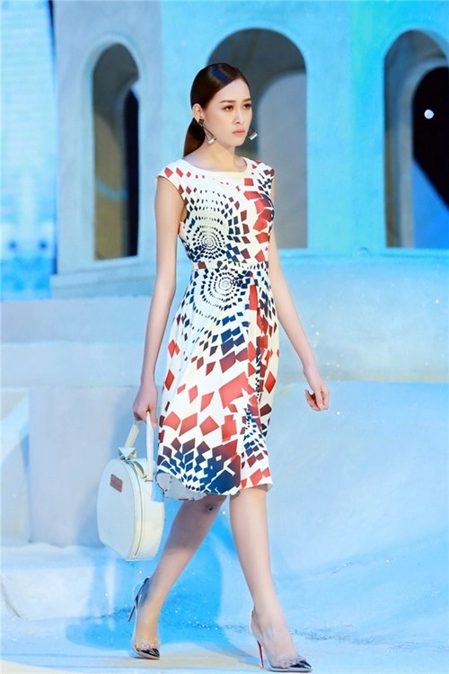 Hoàng thùy đón đầu xu hướng thời trang xuân