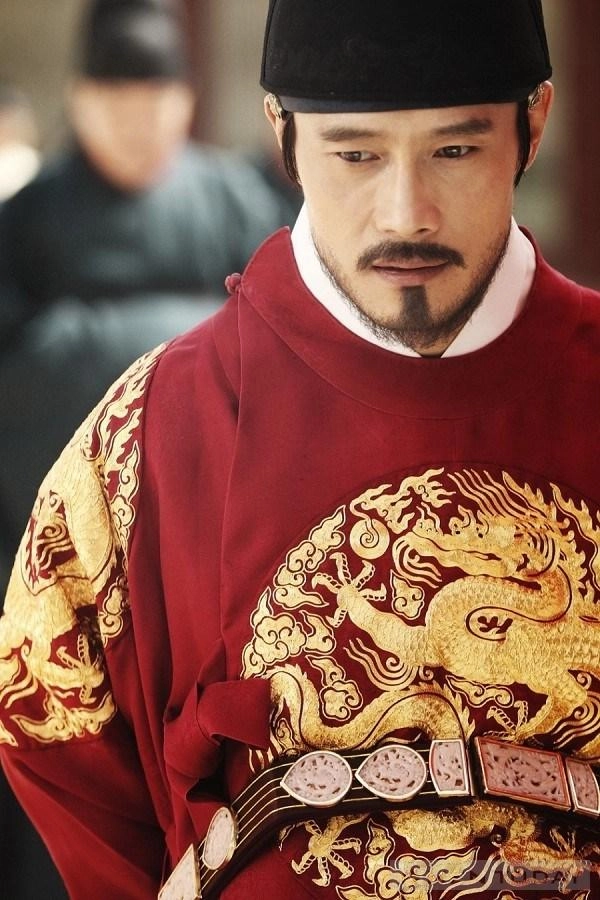 Ngôi sao chiếm lĩnh các tạp chí thời trang lee byung hun