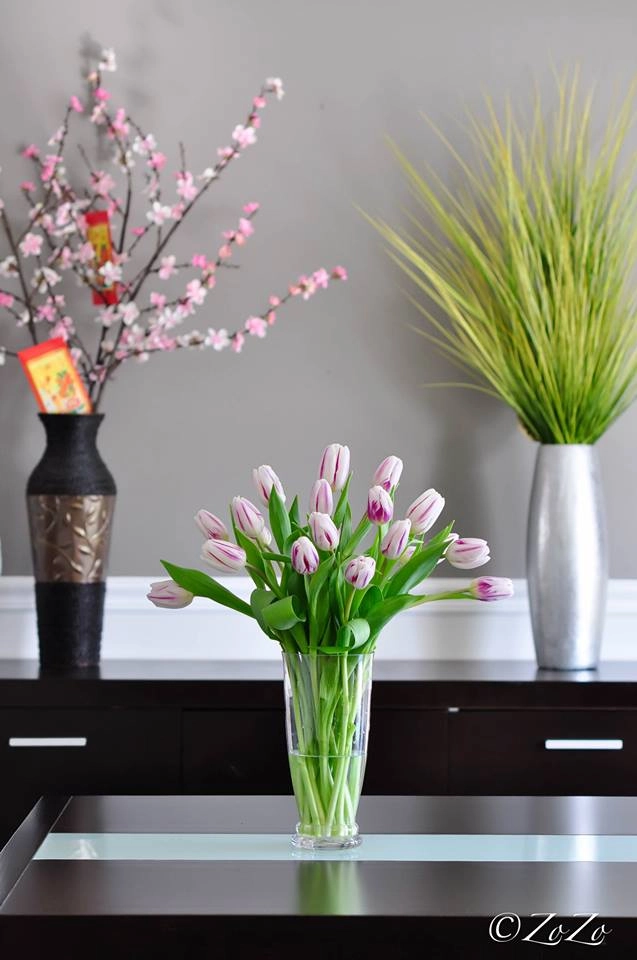 Tài cắm hoa tulip của mẹ bầu việt