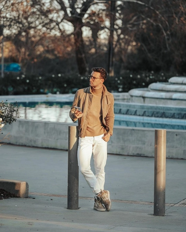 8 cách phối đồ với quần jeans trắng giúp chàng định hình phong cách tự tin
