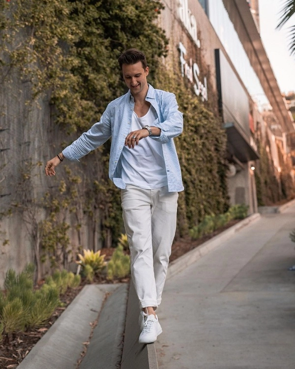 8 cách phối đồ với quần jeans trắng giúp chàng định hình phong cách tự tin
