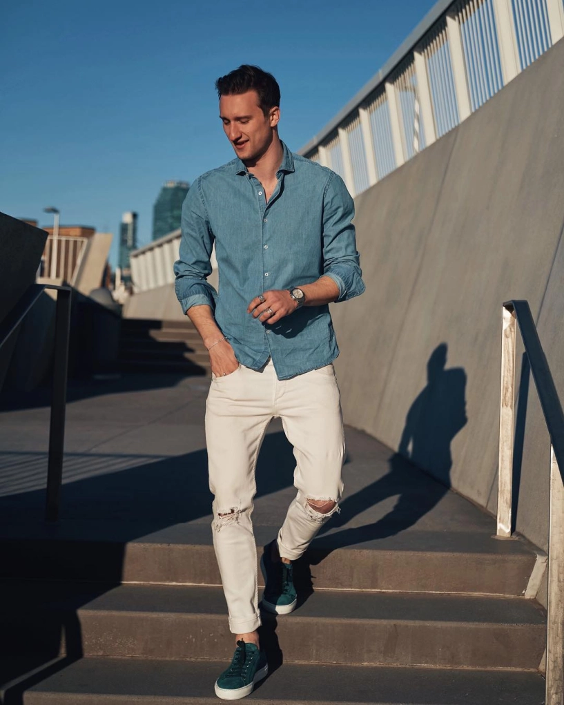 8 cách phối quần jeans trắng chất cực chất từ fashionista