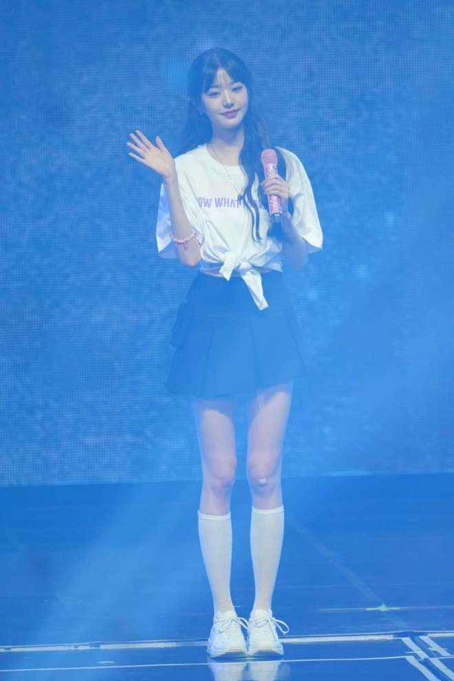 Jang wonyoung bùng nổ nhan sắc cùng loạt tạo hình đỉnh cao trong concert