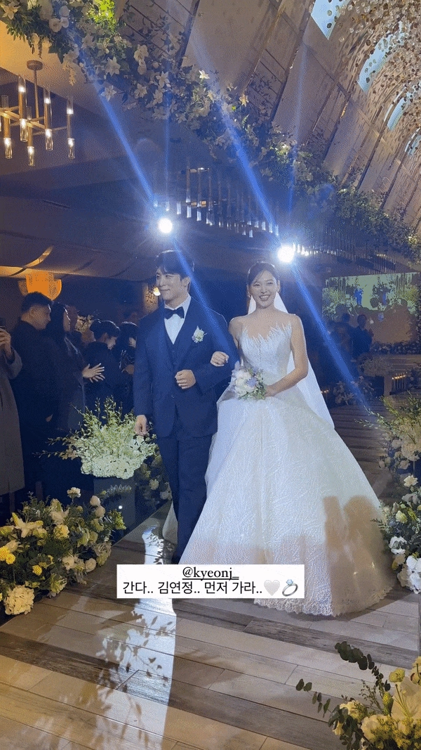 Kim yoo jung tỏa sáng trong hôn lễ chị gái 