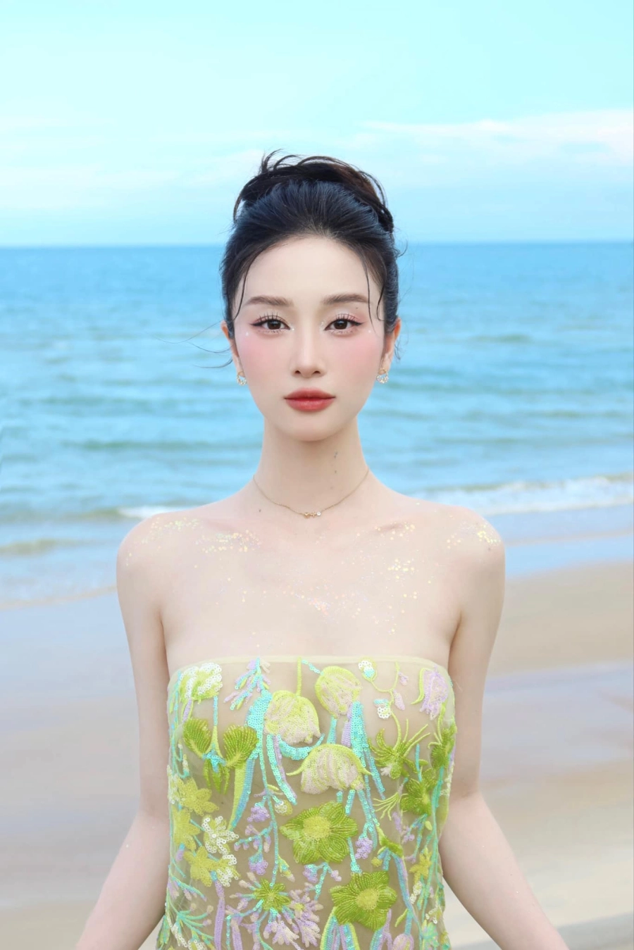 Diễn viên jun vũ yêu thích thời trang xuyên thấu nóng bỏng 